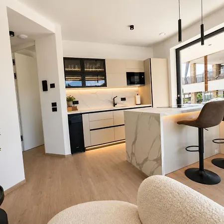 Salvatorehomes - Casa Jasmina - Ultra Luxury In The Heart Of With Dream Garden & Direct Infinity Pool Access Apartmán Bardolino