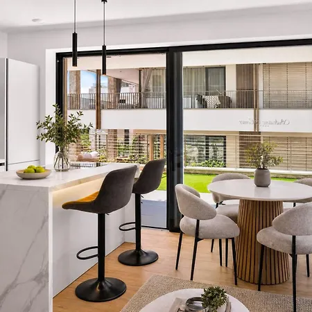 Apartman Salvatorehomes - Casa Jasmina - Ultra Luxury In The Heart Of With Dream Garden & Direct Infinity Pool Access *