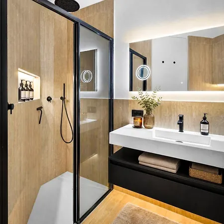 Appartement Salvatorehomes - Casa Jasmina - Ultra Luxury In The Heart Of With Dream Garden & Direct Infinity Pool Access Bardolino